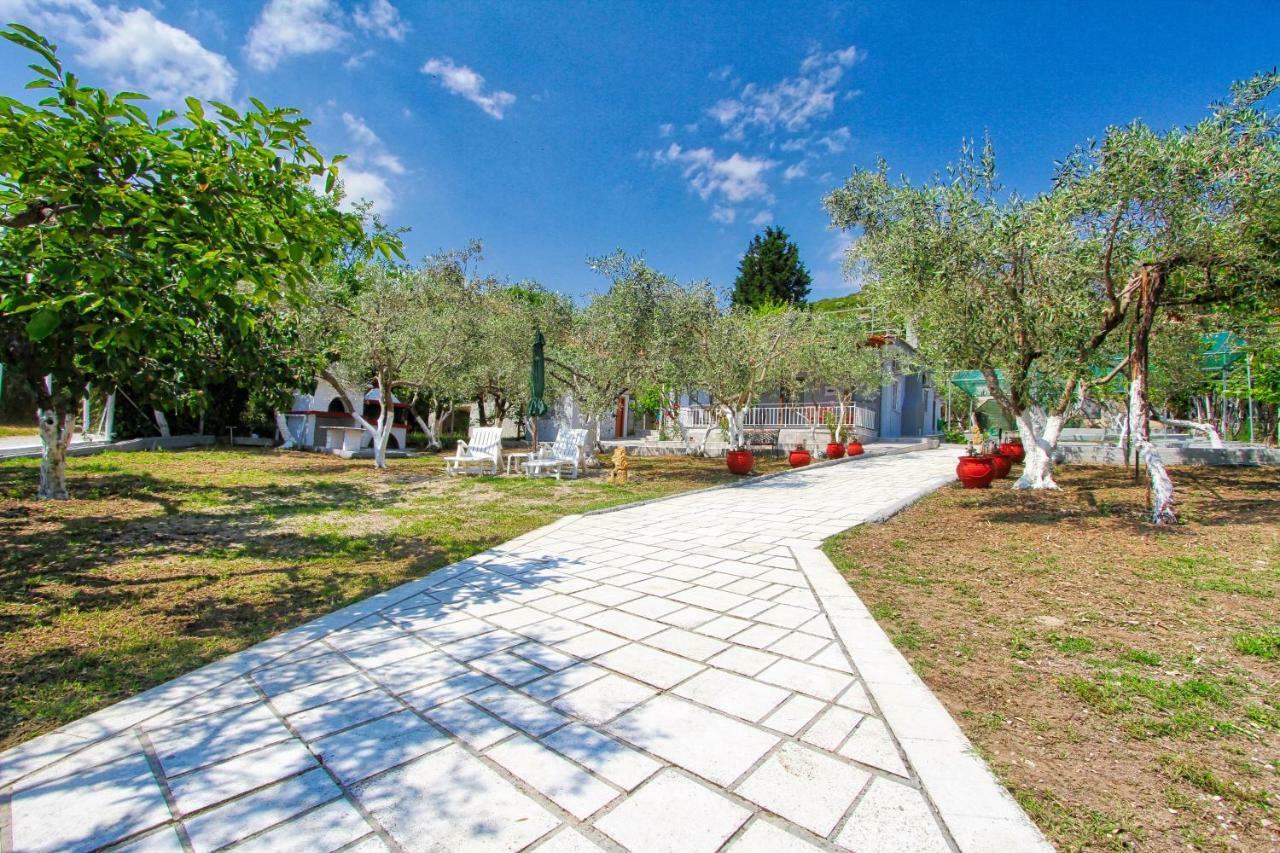 Вилла The House Of Olive Trees Nea Iraklitsa Экстерьер фото