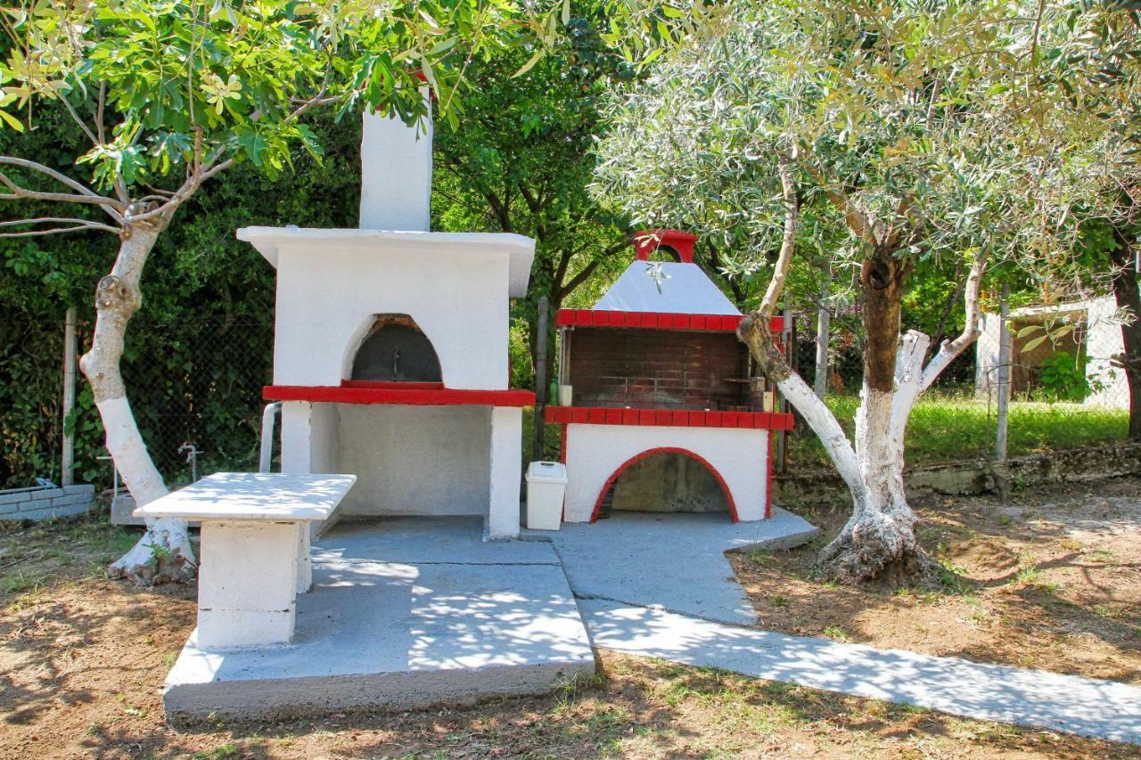 Вилла The House Of Olive Trees Nea Iraklitsa Экстерьер фото